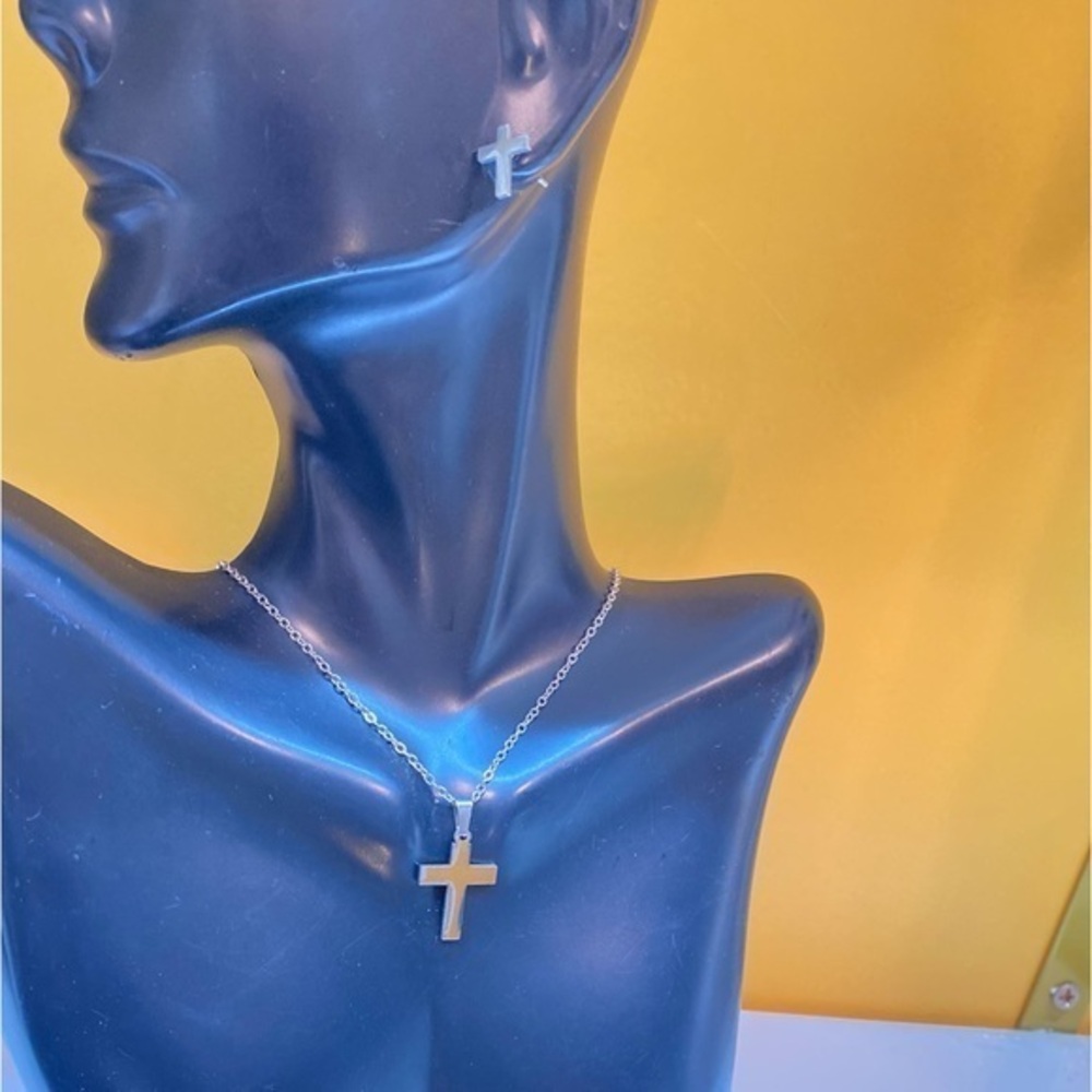Cross earrings set NWT